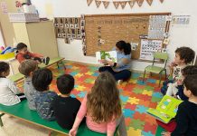 El Consell pone en marcha un programa de gestión emocional en los centros escolares Alumnos de Infantil del CEIP Mestre Lluís Andreu durante la actividad