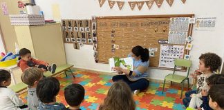 El Consell pone en marcha un programa de gestión emocional en los centros escolares Alumnos de Infantil del CEIP Mestre Lluís Andreu durante la actividad