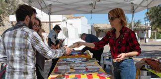 Formentera consigue celebrar Sant Jordi en la plaza de la Constitución