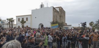 Formentera muestra su apoyo a los actuales concesionarios de los kioskos de playa