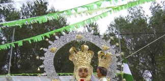 El Pilar de la Mola acoge la verbena y romería en honor a la Virgen de la Cabeza