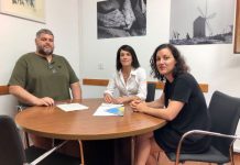 Primer convenio de colaboración entre el Consell y el Club Bàsket Formentera para el desarrollo y coordinación de las categorías inferiores Firma convenio Club Bàsket 2022
