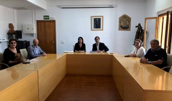 La presidenta Ana Juan recibe al consul de Italia en Barcelona Emanuele Manzitti