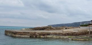 Interceptados 13 migrantes llegados de madrugada a la zona de es Caló Muelle de es caló de Sant Agustí