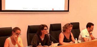 El crecimiento turístico, la falta de vivienda y la regulación del puerto centran la primera parte del debate sobre el estado de Formentera