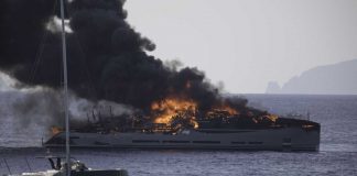 Se incendia un yate en Cala Saona