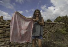 “Una parte importante del público sigue buscando conectar con la identidad de la isla a través de la artesanía” Entrevista a Brenda Novak