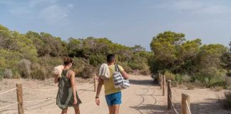 El Consell valora positivamente la primera temporada de regulación en el caló des Mort y es Ram Camino entrada Caló des Morts