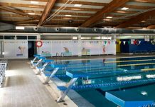El Consell ofrece en el mes de agosto las clases de natación que hubo de cancelar por falta de personal Piscina municipal