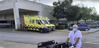 El Área de Salud incorpora una camilla de última generación para el traslado de pacientes en helicóptero desde Formentera