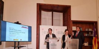 El Plan de lucha contra la precariedad laboral mejora las condiciones de 99 personas este verano en Formentera El conseller Negueruela durante la presentación de los resultados del plan esta manaña en Mallorca