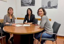 Consell y Cosmitos firman un convenio de colaboración para el desarrollo, coordinación y dinamización de la escuela de fútbol sala Firma del convenio entre Consell y Cosmitos Fútbol Club
