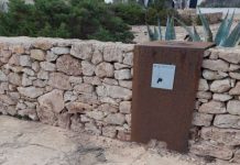 El Consell recupera la identificación y señalización de les fites concedidas a Marc Ferrer y Antoni Blanc Fita Marc Ferrer en cala Embaster
