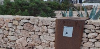 El Consell recupera la identificación y señalización de les fites concedidas a Marc Ferrer y Antoni Blanc Fita Marc Ferrer en cala Embaster