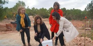 Las obras de la nueva base del SAMU061 en Formentera estarán terminadas en un año Entierro de una cápsula del tiempo base O61 en Formentera