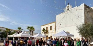 Voluntarios de Formentera participan de su día internacional en la plaza de Sant Francesc Concentración Día Internacional del Voluntariado