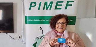 La guanyadora del Black Friday Formentera 2022 recull el seu premi Conchita Fátima Bittancourt