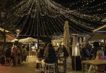 El Mercat de Nadal recupera su pulso con una variada oferta gastronómica y música en vivo