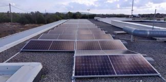 Formentera promociona la puesta en marcha de dos comunidades energéticas en Sant Francesc Placas fotovoltaicas en el campo de fútbol
