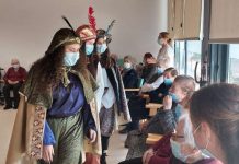 Los pajes reales visitan a los mayores en el Centro de Día Visita pajes reales al Centro de Día