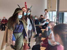 Los pajes reales visitan a los mayores en el Centro de Día Visita pajes reales al Centro de Día