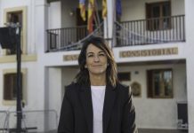 “Hay que encontrar el equilibrio entre la actividad turística y que se pueda vivir en la isla de una manera digna” Entrevista a Ana Juan