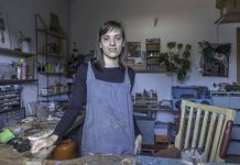 “El trabajo con el metal me brinda infinidad de posibilidades creativas” Entrevista a María Rosúa Maria Rosúa en su taller de Formentera