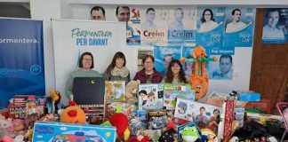 La Associació Reis Mags, Formenterers Solidaris y Cáritas reciben centenares de juguetes recogidos en la sede del PP de Formentera Juguetes recogidos en la sede del PP de Formentera