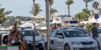 Formentera cuenta con 24 licencias de refuerzo en el servicio de taxis esta temporada Taxis en la Savina