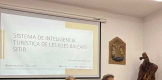 La AETIB presenta en Formentera el marco para la creación de un sistema de inteligencia turística de las Islas Baleares Alejandra Ferrer y Francesc Mateu en la rueda de prensa esta mañana