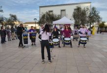 Todo un mes de actividades para celebrar el Día Internacional de las Mujeres El colectivo Bloco Colubraria puso ritmo al acto del 8M