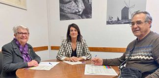 El Consell aporta 22.000 euros a los clubes de mayores de Sant Francesc y Sant Ferran Firma convenio 2023 Clubs de Jubilados