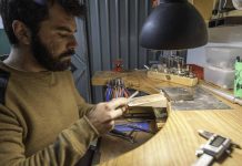 «Después de un curso de joyería me dí cuenta que podía unir lo hecho a mano con lo artístico» Entrevista a Pep Juan Castelló