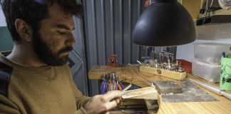 «Después de un curso de joyería me dí cuenta que podía unir lo hecho a mano con lo artístico» Entrevista a Pep Juan Castelló