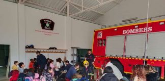 Los bomberos desarrollan trabajos de prevención de situaciones de emergencia en los centros escolares de Formentera Visita Parc Bombers Prevenció Escoles