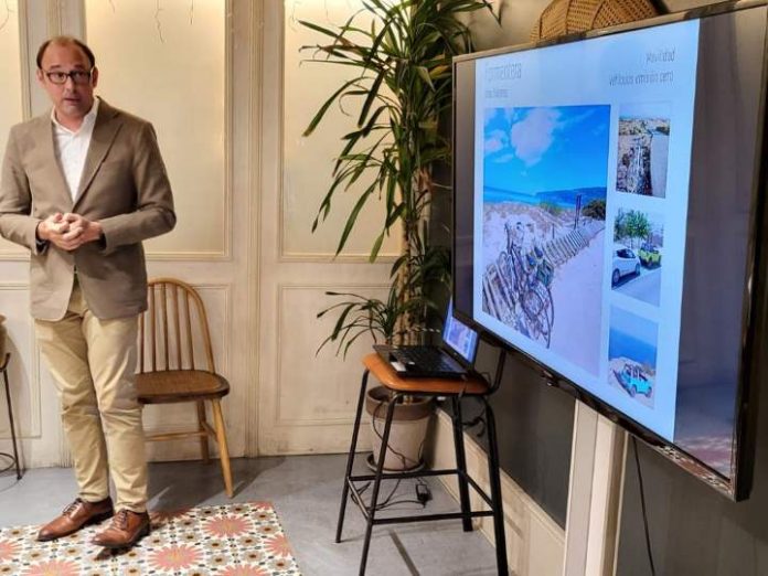 Carlos Bernús en una de las presentaciones de Formentera en el ámbito nacional