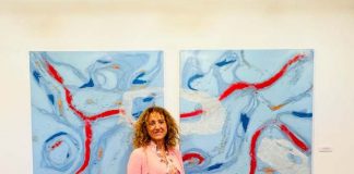 Carmen Liberal Siso presenta “Mediterránea, ser i esdevenir” en la Sala de Exposiciones “Ajuntament Vell” Carmen Liberal con una de sus obras