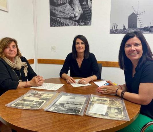 El Arxiu d’Imatge i So de Formentera recibe material fotográfico del maestro Lluís Andreu cedido por Encarna Magaña Foto firma del convenio