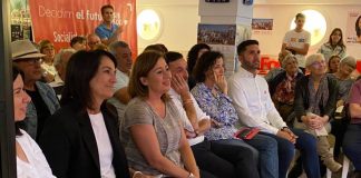 Ana Juan presenta las propuestas socialistas a los vecinos de La Savina Acto electoral PSOE en la Savina