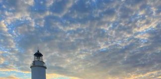 El Faro de la Isla, el nuevo videoclip del pianista Alessandro Martire, inspirado y rodado en los faros de Formentera Alessandro Martire interpretando su música en el faro de la Mola