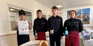 Formentera pone productos locales a disposición de los alumnos de restauración y gastronomía Alumnos de FP con los productos locales cedidos por el área de Medio Rural