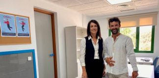 Formentera Impulsa acoge a los primeros emprendedores en la sala de cotrabajo Ana Juan junto a Marcelo Guisado usuario del espacio Formentera Impulsa