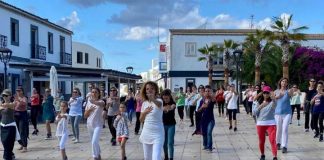 Danza meditativa por la igualdad en la plaza de Sant Francesc Danza meditativa en la plaza de la Constitución