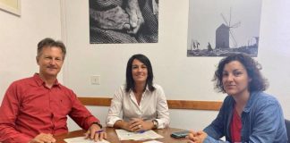 El Consell i el Club de Surf Formentera renoven la col·laboració per coordinar l’Escola de Vela al CENF Firma convenio 2023 Escuela de Vela