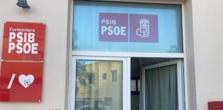 La sede del PSOE de Formentera víctima de vandalismo Imagen de las pintadas en la fachada de la sede socialista en Sant Ferran