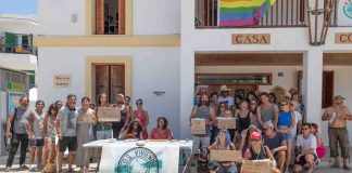 Unas 40 personas se manifiestan en Formentera por una vivienda digna