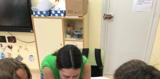 Los centros escolares de Formentera han participado del programa «Ciencia para todos» de la Asociación Española Contra el Cáncer Voluntarios por la Ciencia en un colegio de Formentera