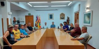 El conseller del Mar y del Ciclo del Agua se compromete en Formentera a agilizar los trámites de Costas Imagen de la reunión celebrada ayer por la tarde en Formentera