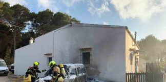 Arde un vehículo estacionado junto a una vivienda de la Mola