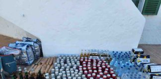 El Consell de Formentera establece un refuerzo policial para luchar contra la venta ambulante en la isla Material de venta ambulante decomisado por la Policía local de Formentera